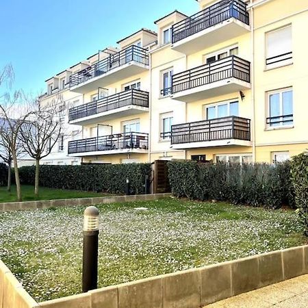 Апартаменты Grand F3 A 30Mn De Paris - Terrasse + Parking Prive Сент-Уан-л'Омон Экстерьер фото